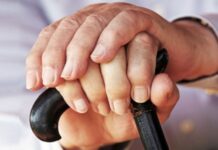 ज्येष्ठ नागरिकलाई लठ्ठी