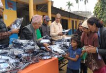 झापामा जाडोयामसँगै ‘रुद्र–गौरी, श्री–अम्बिका ओली प्रतिष्ठान’द्वारा न्यानो कपडा वितरण अभियान