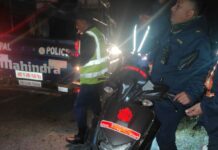 सवारी दुर्घटनामा तीनजना घाइते