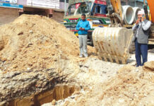 दमकमा ढल निर्माणसँगै भत्किएका सडक पुनः बिग्रिन थाले, स्थानीय त्रस्त