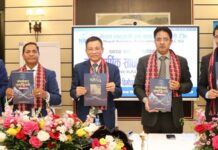 नेपाल व्यवसायी संघ कतारको दोस्रो वार्षिक साधारण सभामा स्मारिका विमोचन