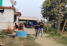 फरक शैलीमा भोट माग्दै वेघा