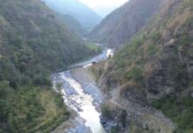 दिक्तेल–रेग्मीटार सडक : घर्तीभिरको चट्टान फुटाउन थालियो