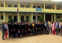 विष्णुअमर आविका विद्यार्थीलाई रुपरत्नद्वारा स्वीटर वितरण