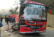 महादेवबेँसीमा यात्रुवाहक बस एकआपसमा ठोक्किएर दुर्घटना : एक जनाको मृत्यु