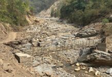 बाँसको फड्के विस्थापित गर्दै कहिले बन्ला पुल ?