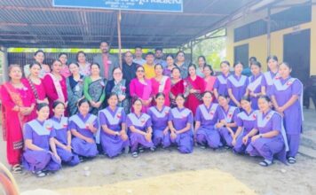 पाथीभरा नर्सिङ कलेज भद्रपुरका विद्यार्थीहरू समुदायको समस्या पहिचान गर्दै