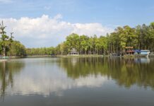 पर्यटकको रोजाइमा रास ताल