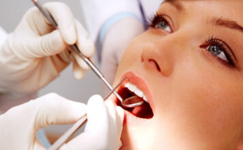 नागरिकको स्वास्थ्यमा चरम लापरबाही चिकित्सको नाम बोर्डमा छ उपचार भने अर्कैले गर्ने