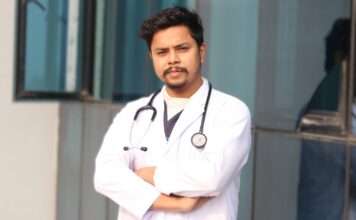 घर घरमै चिकित्सा सेवा पुर्याउँदै डा चेवन