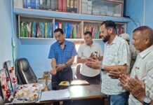 ऊ नमः शिवाय बचत तथा ऋण सहकारीद्वारा उत्कृष्ट कर्मचारीलाई सम्मान