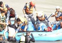 विपद्का बेला मानवीय उद्धारको नेतृत्व गर्दै सशस्त्र प्रहरी