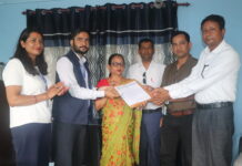 विद्यालय सञ्चालनको माग गर्दै गाउँपालिकालाई ज्ञापन