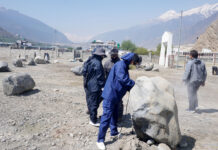 ढुङ्गा ढुङ्गामा कोरिँदै मूर्तिकला